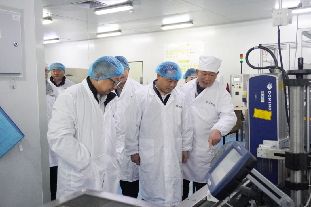 【企业新闻】重庆市万州经开区党工委副书记、管委会主任，区政府党组副书记钟涛一行莅临尊龙凯时-人生就是博药业考察调研